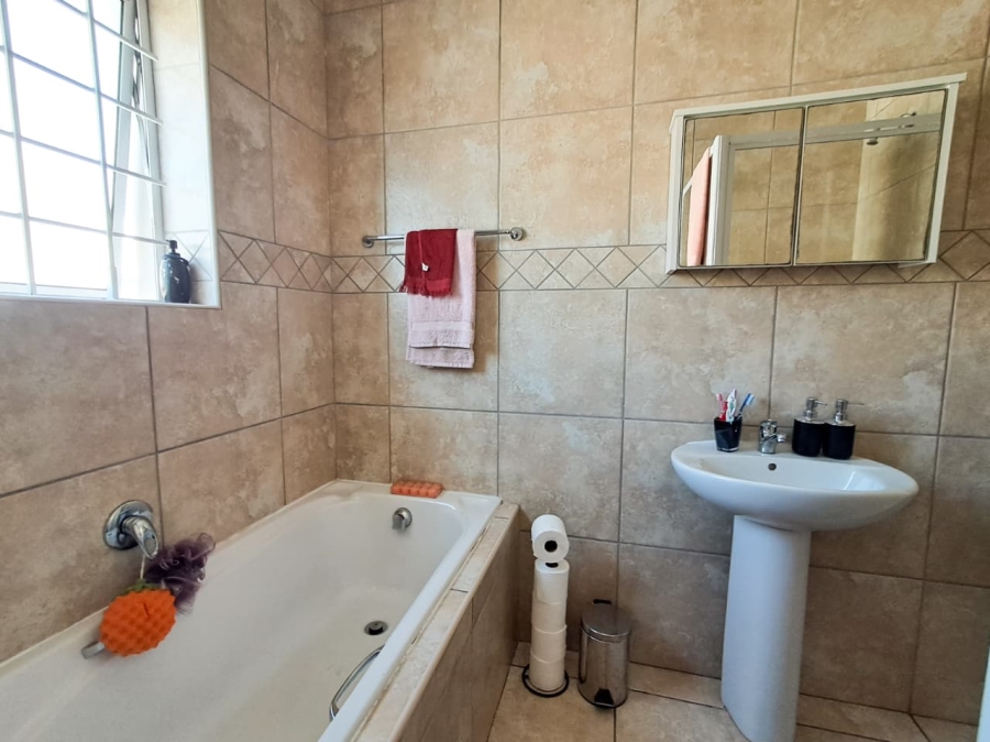 2 Bedroom Property for Sale in Burgundy Estate Western Cape
